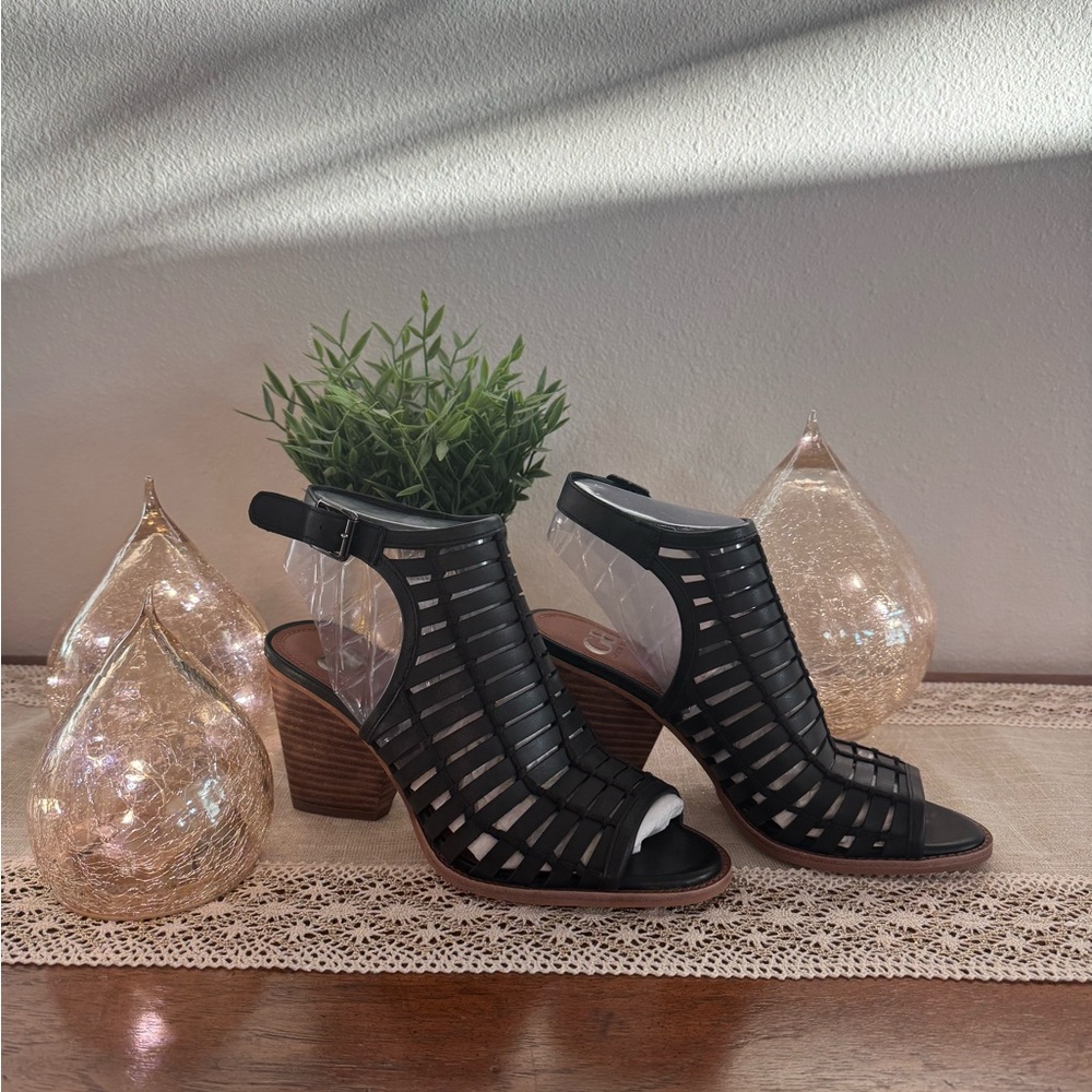 🖤NEW Gianni Bini Women's Black Strappy  leather Heeled Sandals.🖤